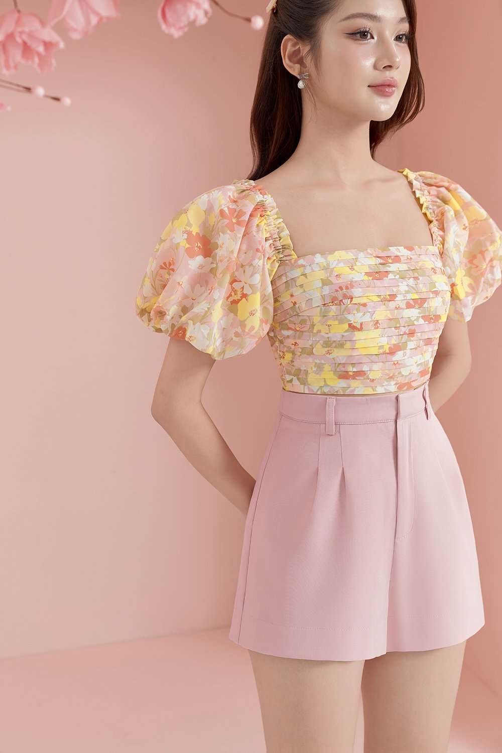 Harlyn Pleated Floral Prints Puff Sleeves Top in Yellow/Pink Floral Prints