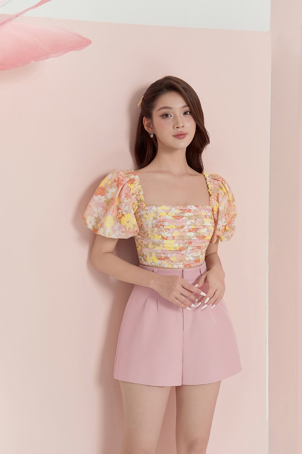 Harlyn Pleated Floral Prints Puff Sleeves Top in Yellow/Pink Floral Prints