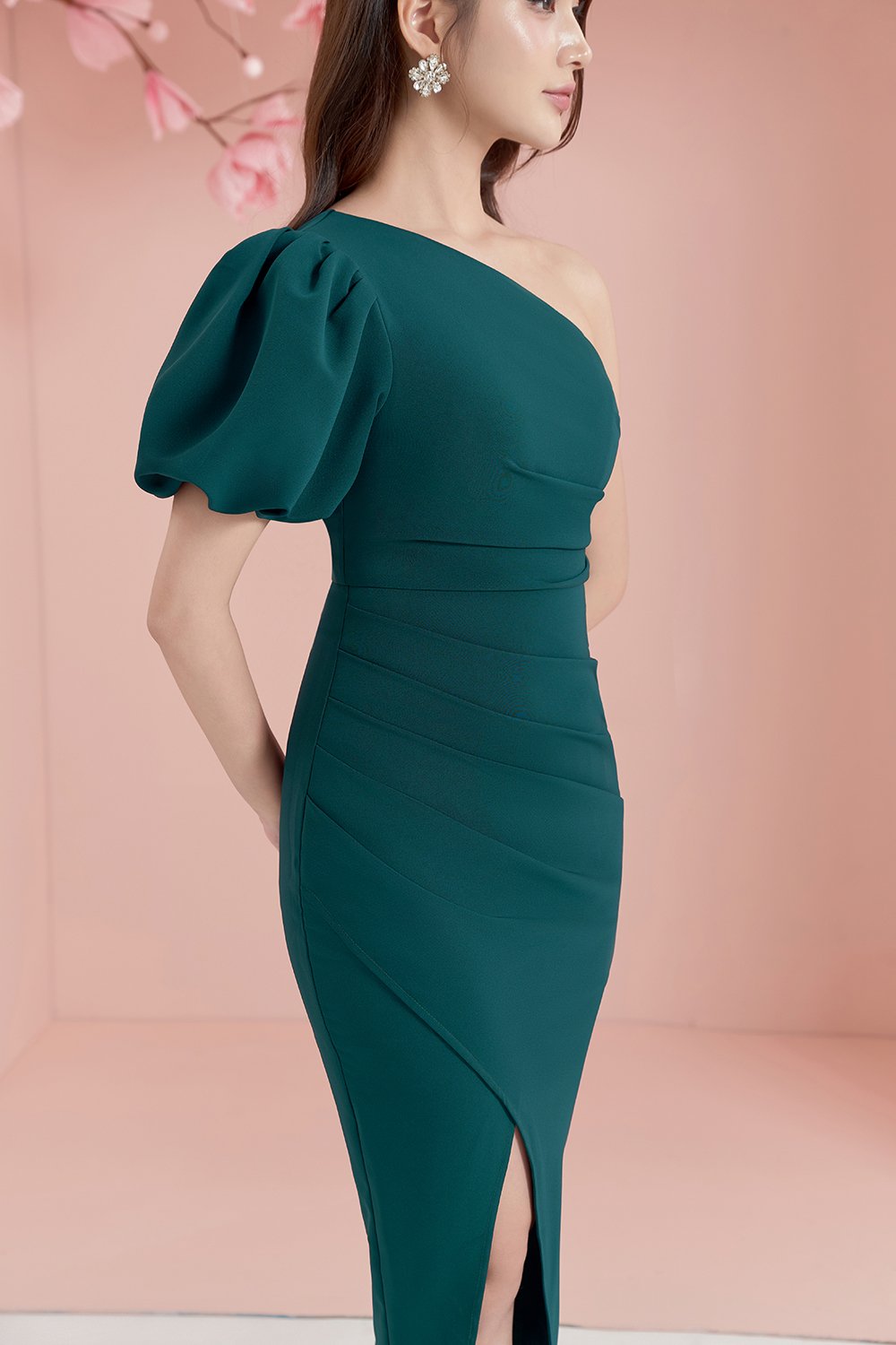 Joslyn Asymmetrical Puff Sleeves Pencil Dress in Emerald Green