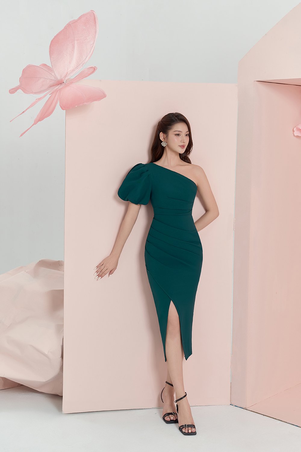 Joslyn Asymmetrical Puff Sleeves Pencil Dress in Emerald Green