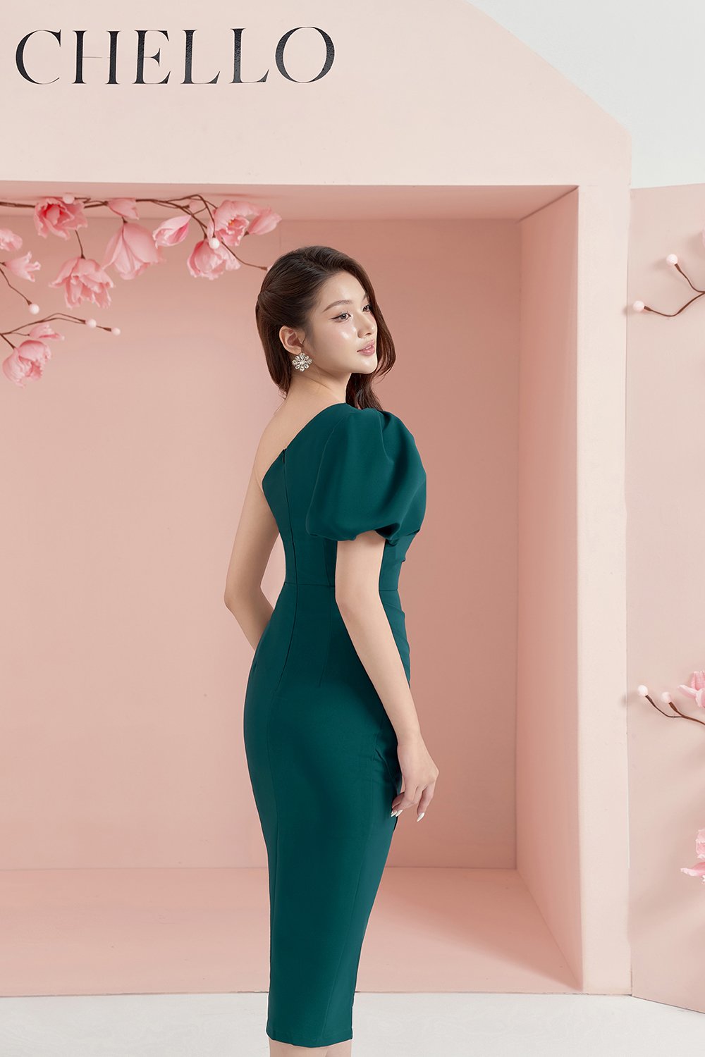 Joslyn Asymmetrical Puff Sleeves Pencil Dress in Emerald Green