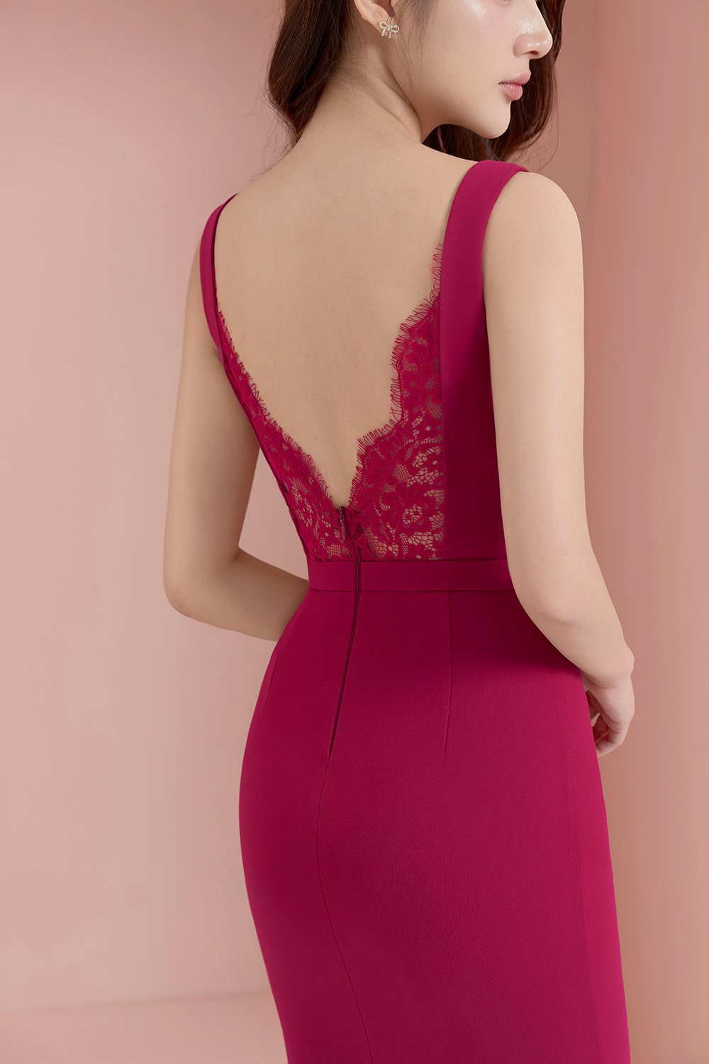 Mariel Lace Back Padded Pencil Dress in Wine Red
