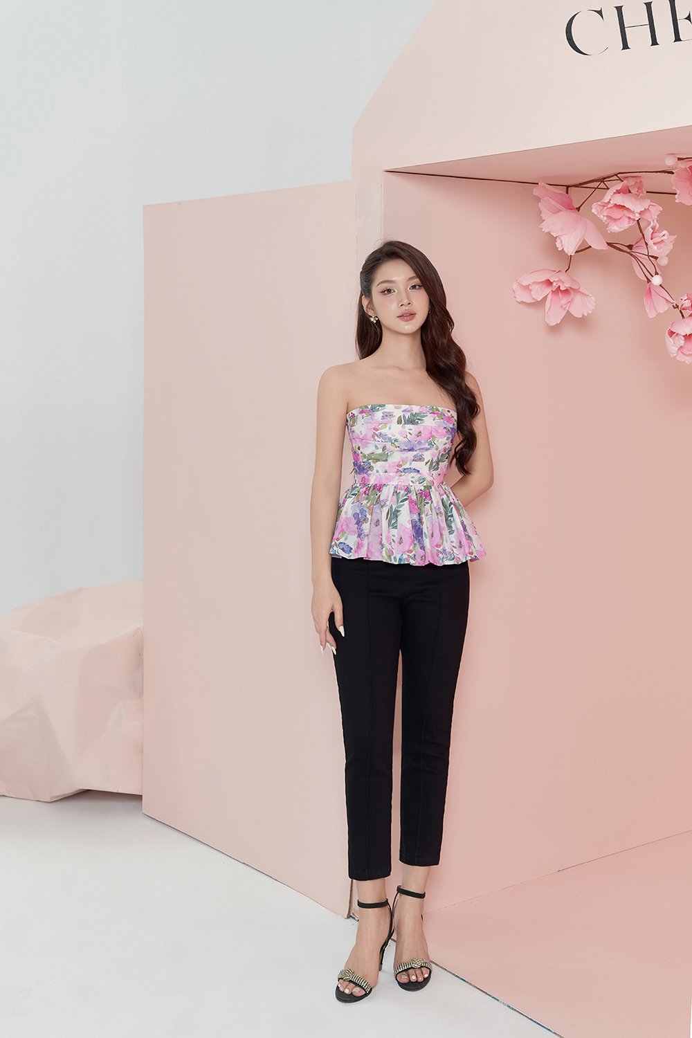 Selby Tapered High Waist Jeans in Classic Black