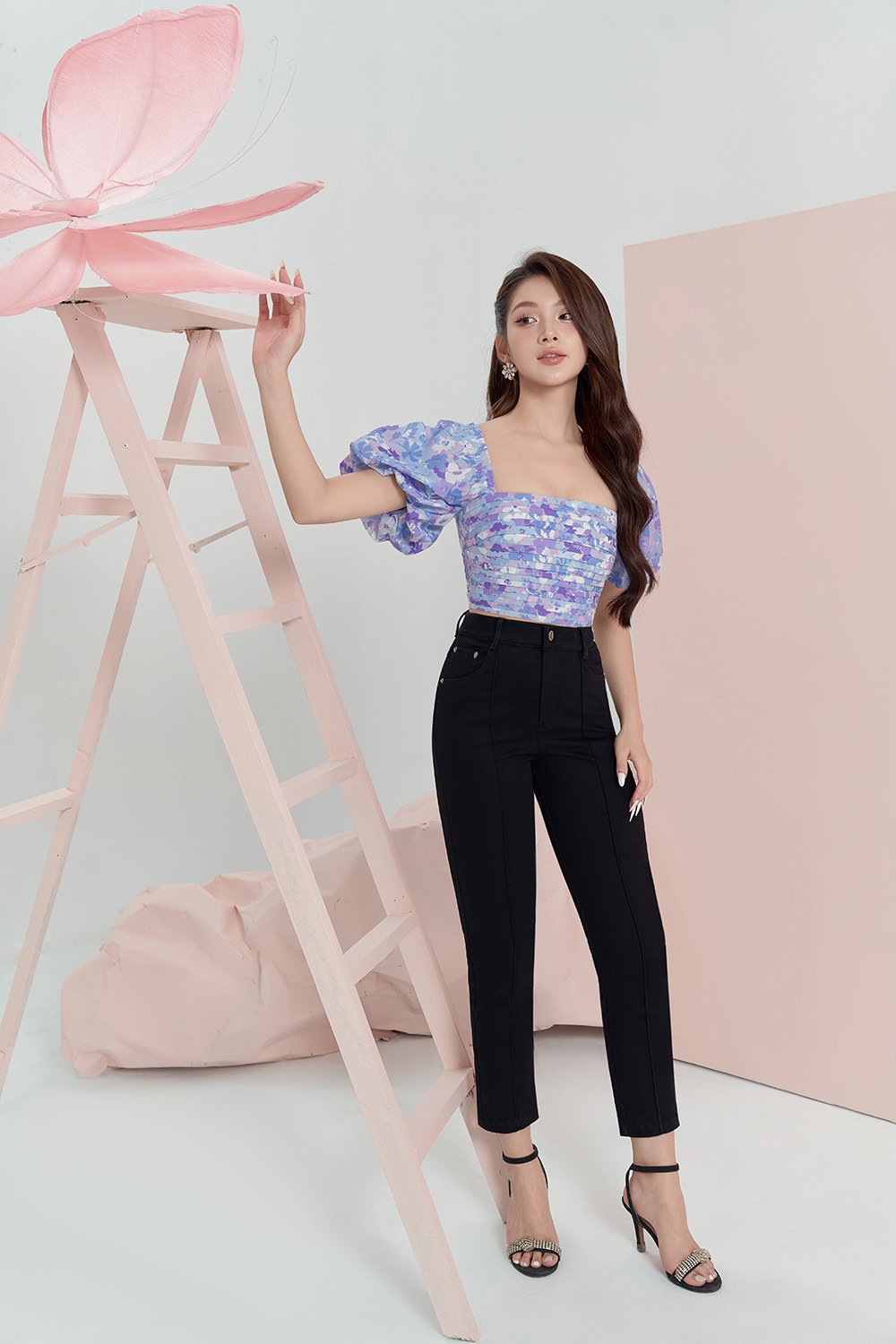 Selby Tapered High Waist Jeans in Classic Black