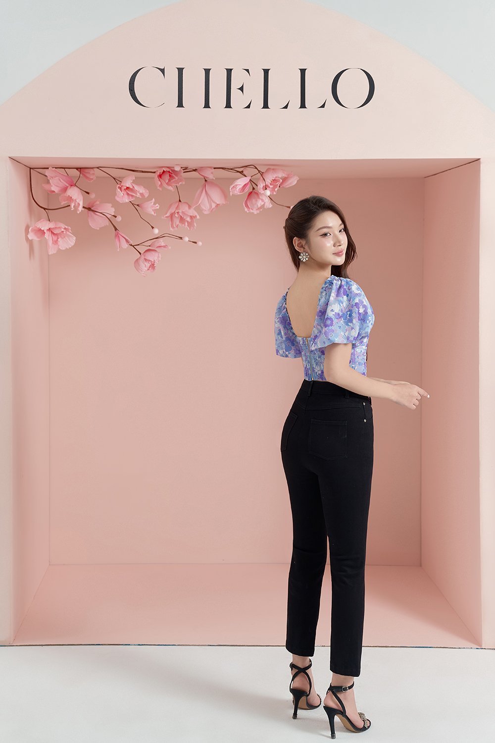 Selby Tapered High Waist Jeans in Classic Black