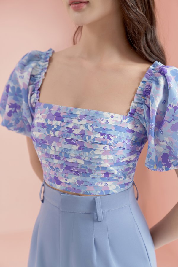 Harlyn Pleated Floral Prints Puff Sleeves Top in Blue/Purple Floral Prints