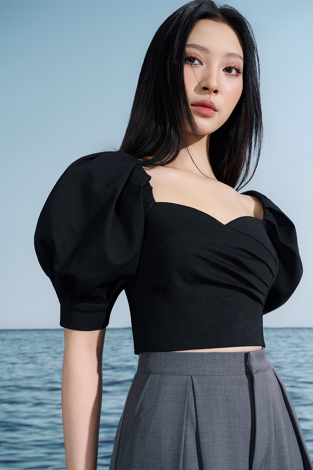 Hana Puff Sleeves Sweetheart Cropped Top In Classic Black