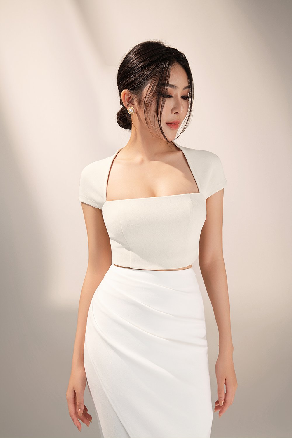 Nessa Padded Cap Sleeves Cropped Top in Ivory