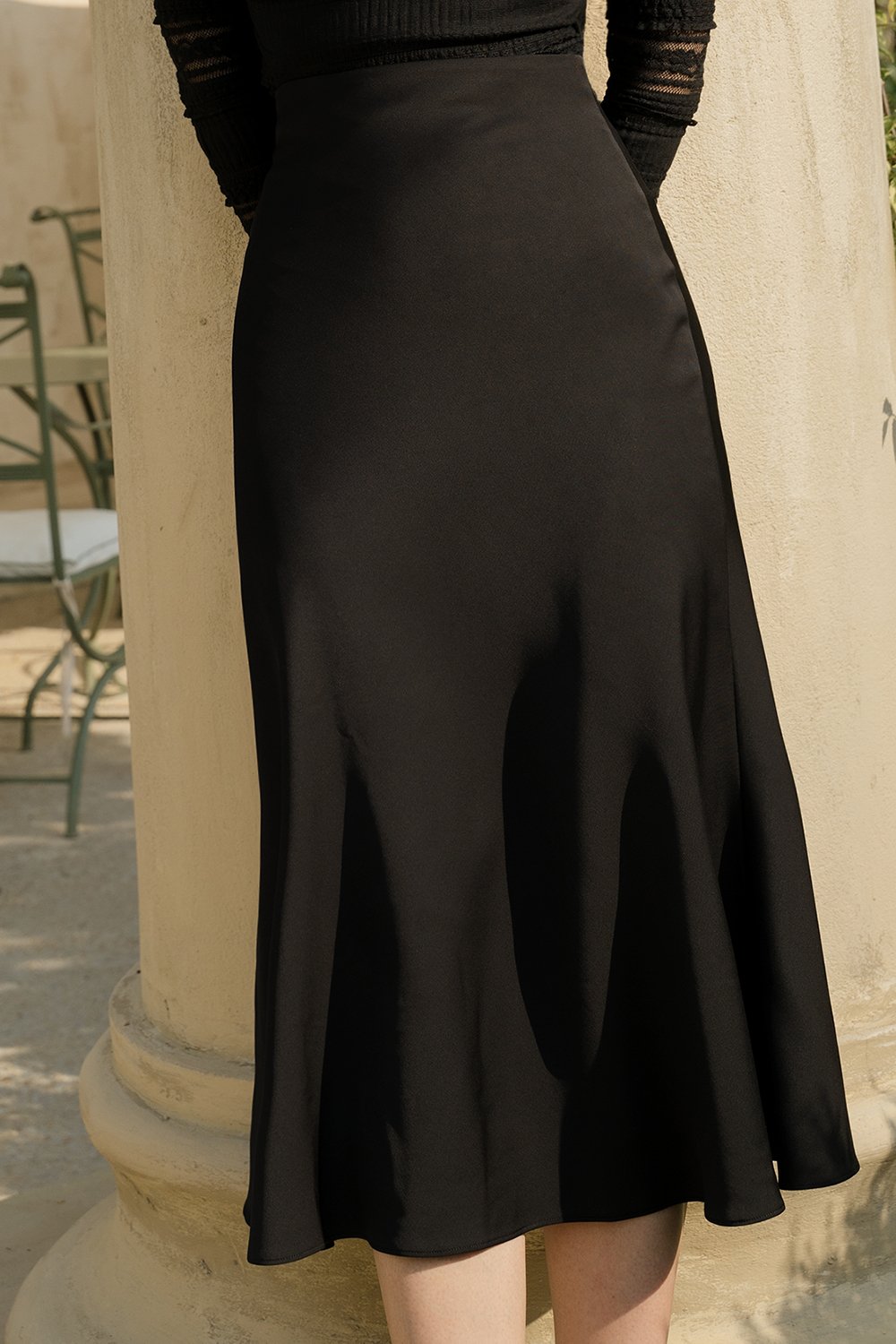 Beau Mermaid Midi Skirt in Classic Black