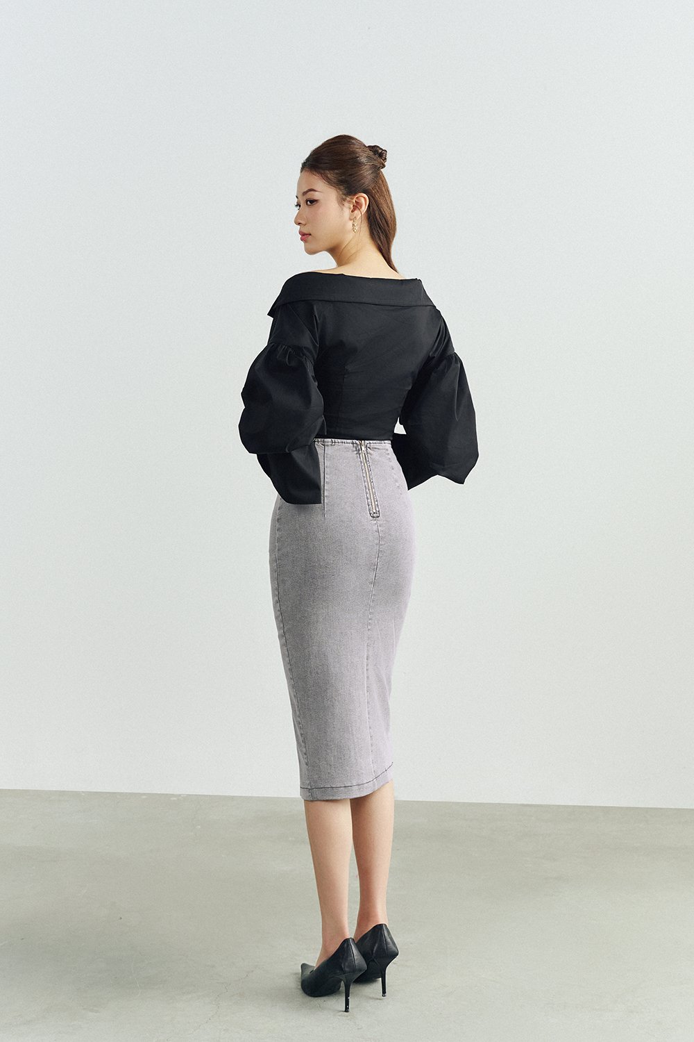 Lyra Denim Pencil Skirt in Grey Wash