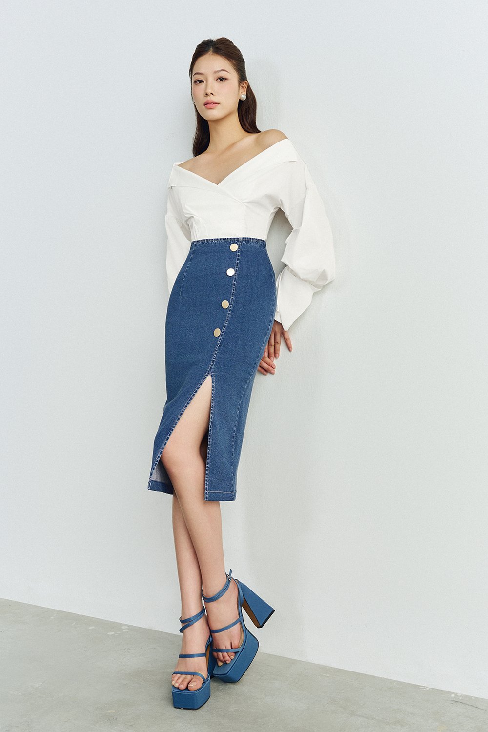Lyra Denim Pencil Skirt in Mid Wash