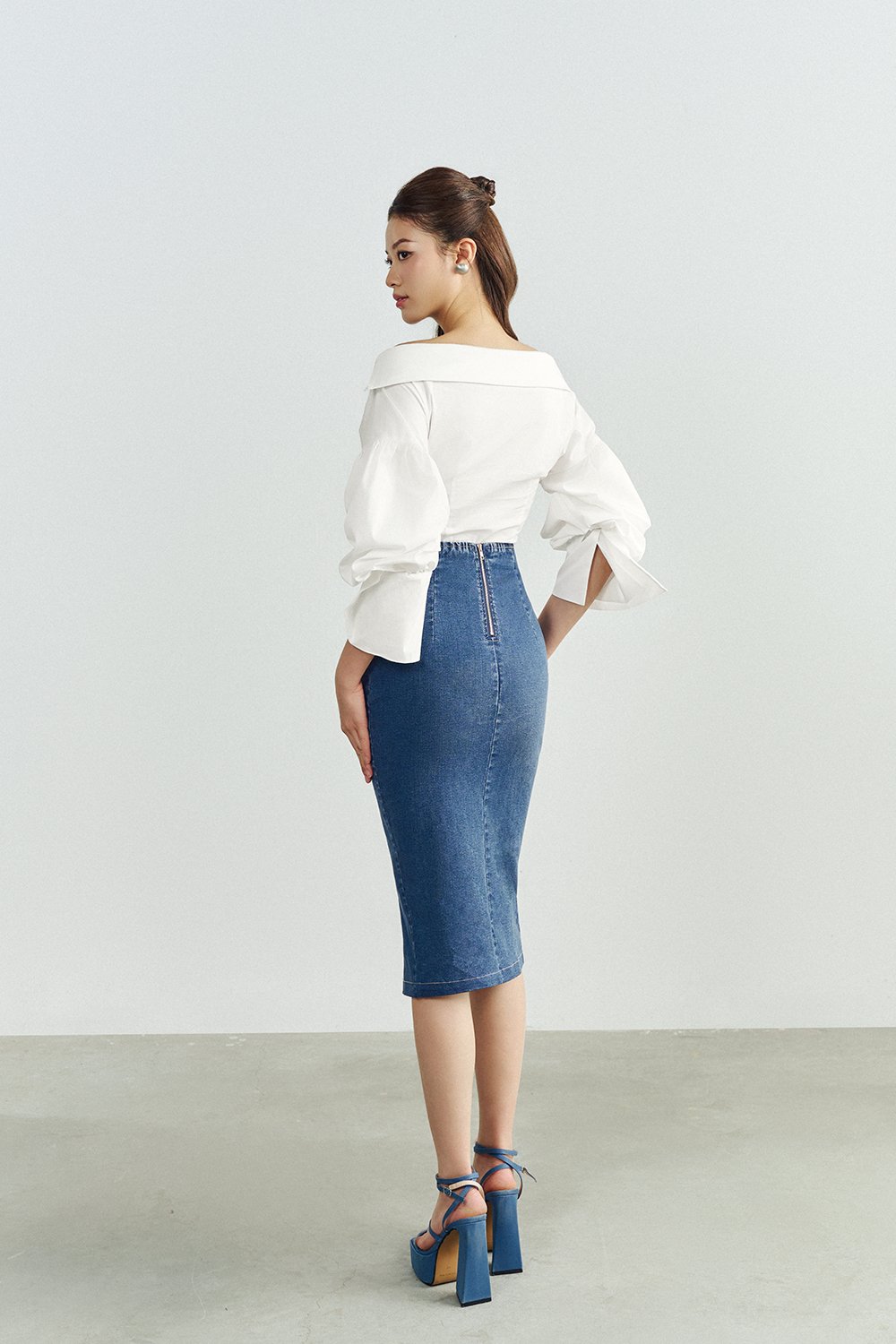 Lyra Denim Pencil Skirt in Mid Wash