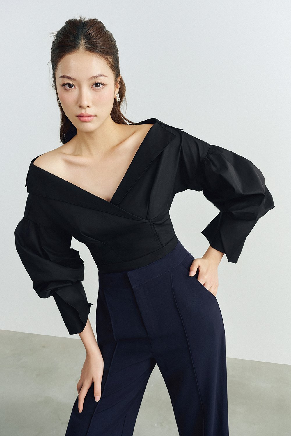 Millicent Straight Leg Pant in Navy Blue