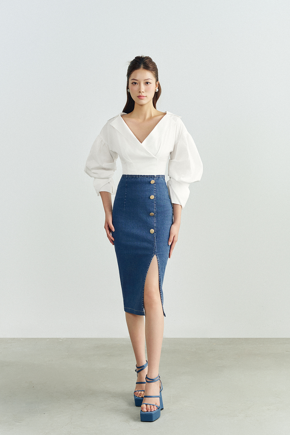 Lyra Denim Pencil Skirt in Mid Wash Chello