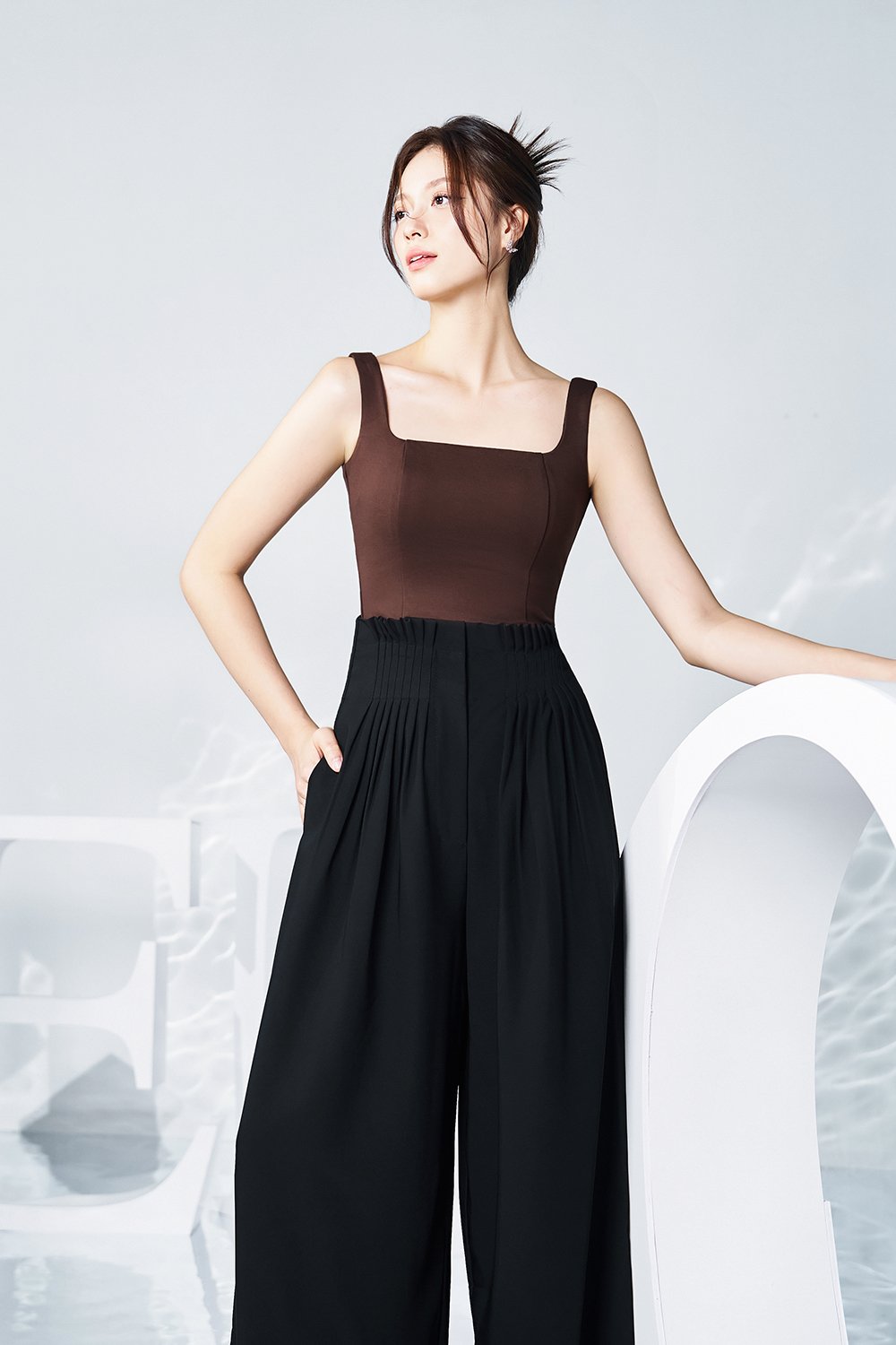 Kaiden Pleated Waist Straight Leg Pants in Classic Black