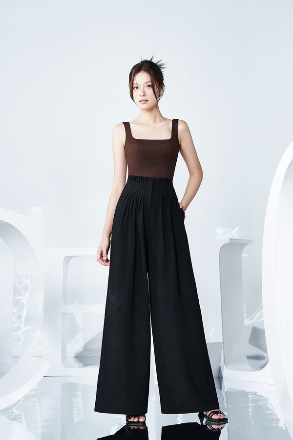 Kaiden Pleated Waist Straight Leg Pants in Classic Black