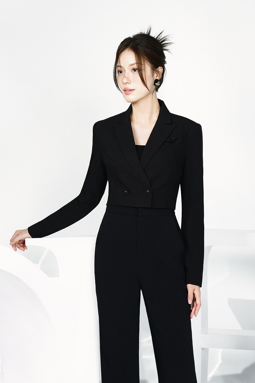 Nova Cropped Blazer In Classic Black