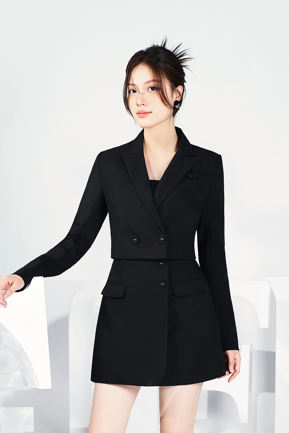 Nova Cropped Blazer In Classic Black