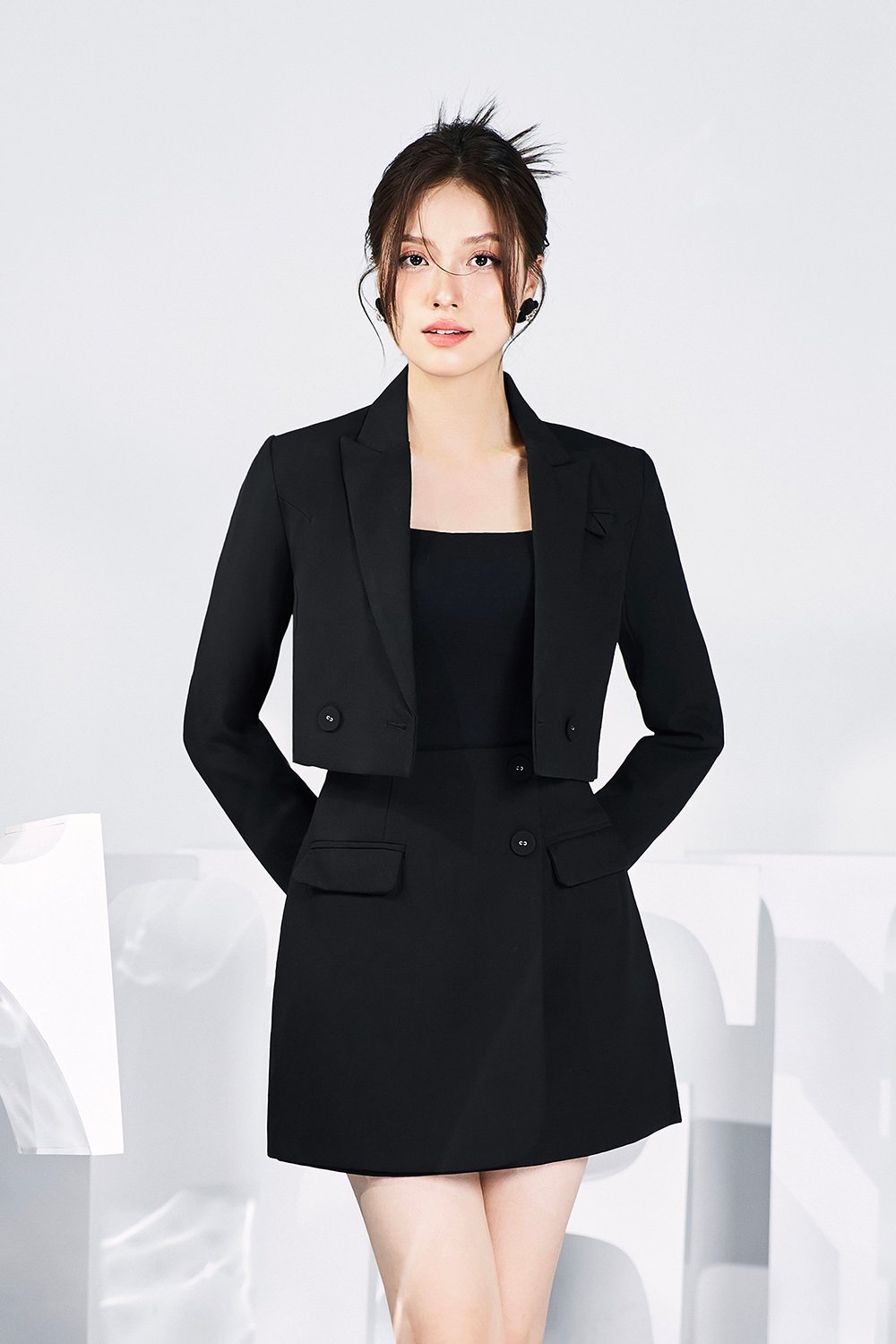 Nova Cropped Blazer In Classic Black