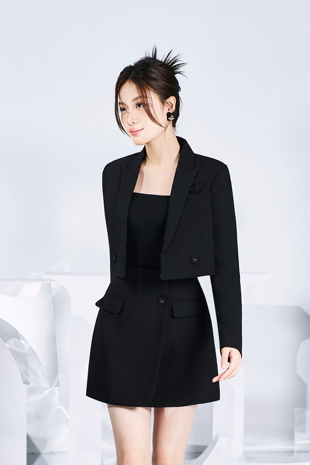Nova Cropped Blazer In Classic Black
