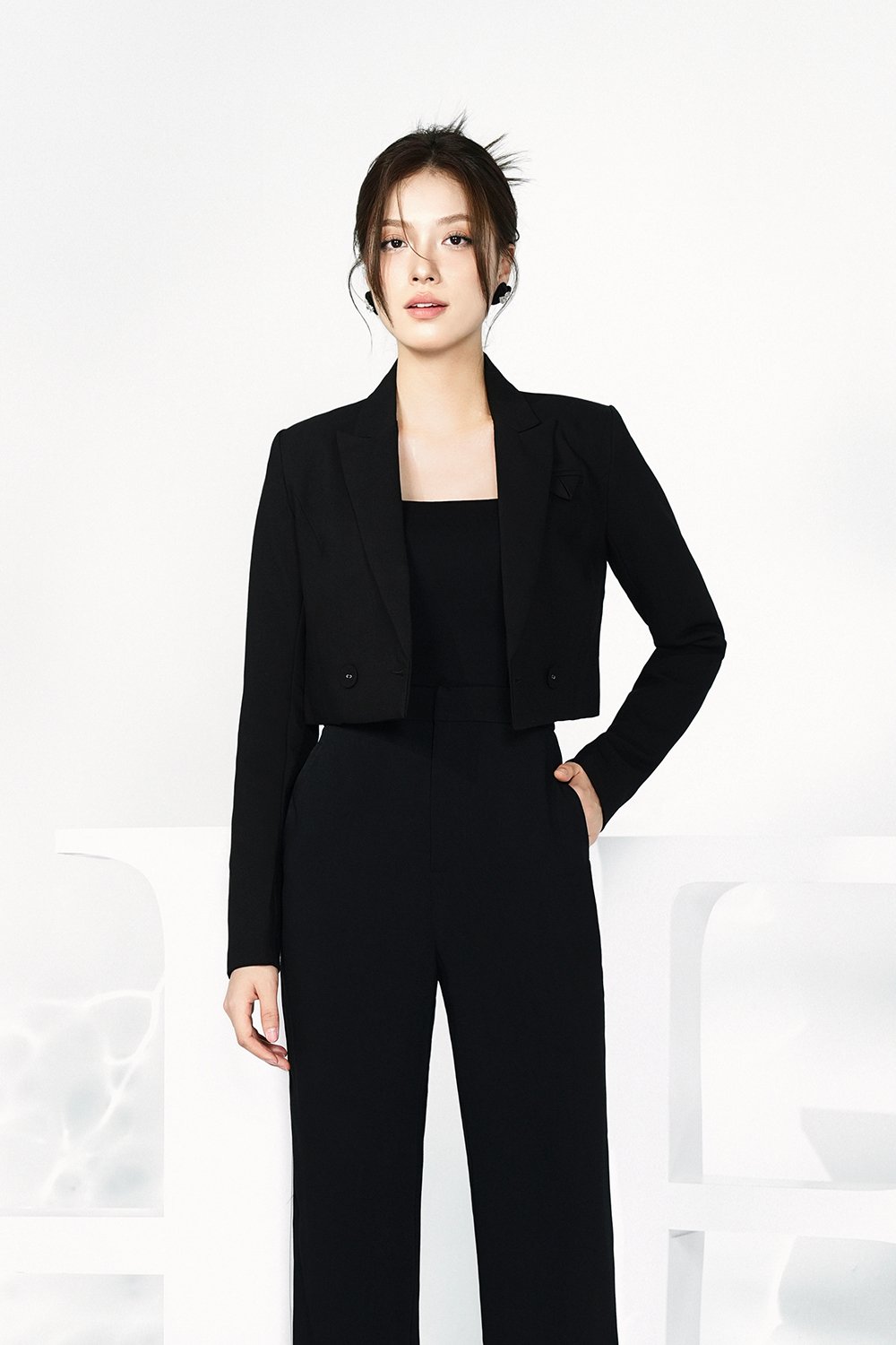 Nova Cropped Blazer In Classic Black