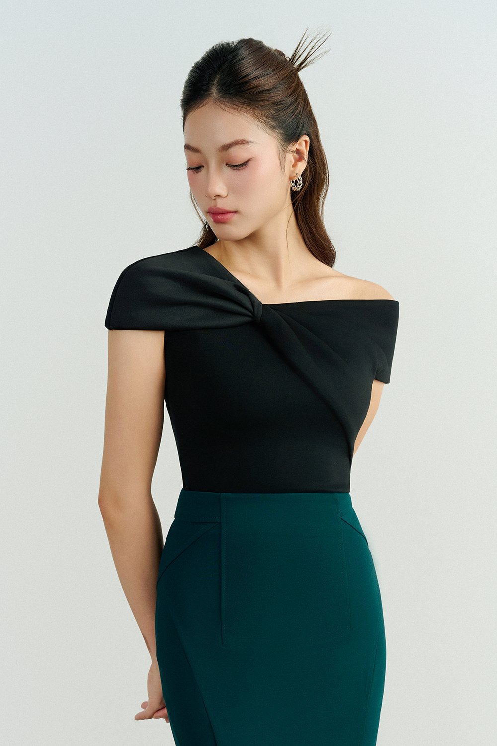 Ruelle Ribbon Off Shoulder Top in Classic Black