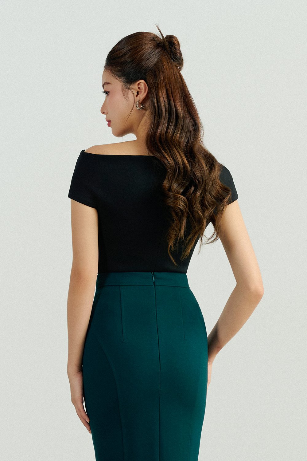 Ruelle Ribbon Off Shoulder Top in Classic Black