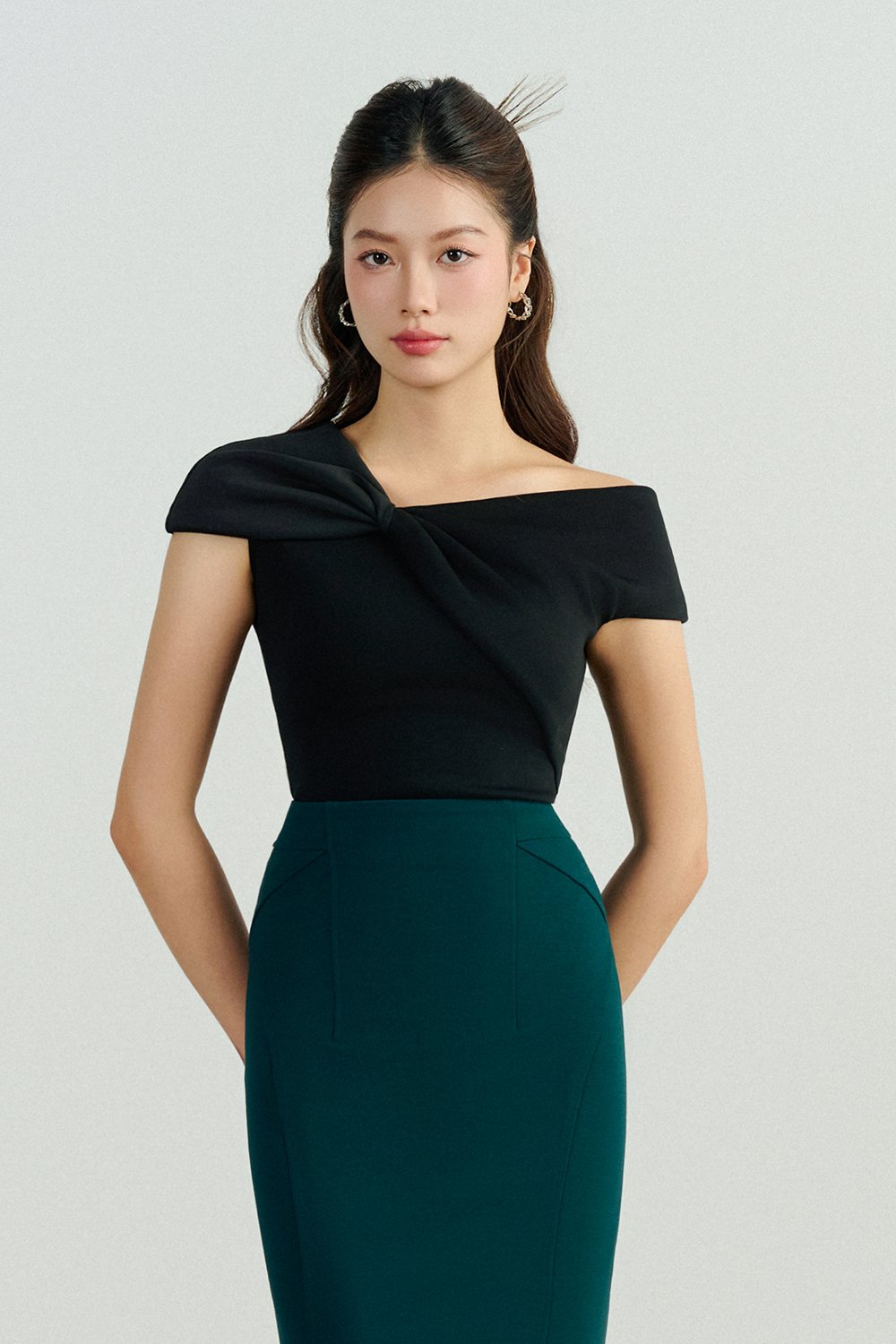 Ruelle Ribbon Off Shoulder Top in Classic Black