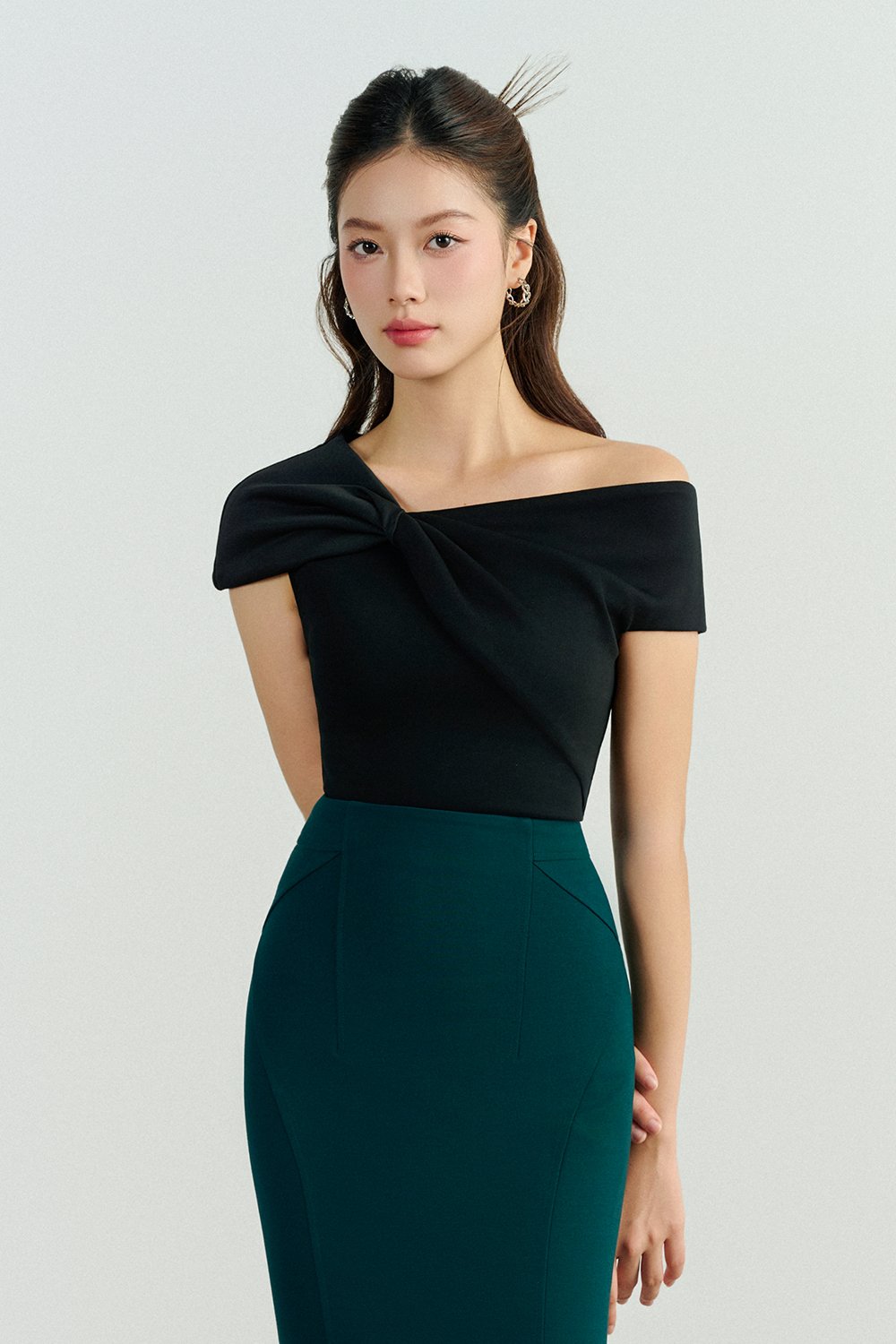 Ruelle Ribbon Off Shoulder Top in Classic Black