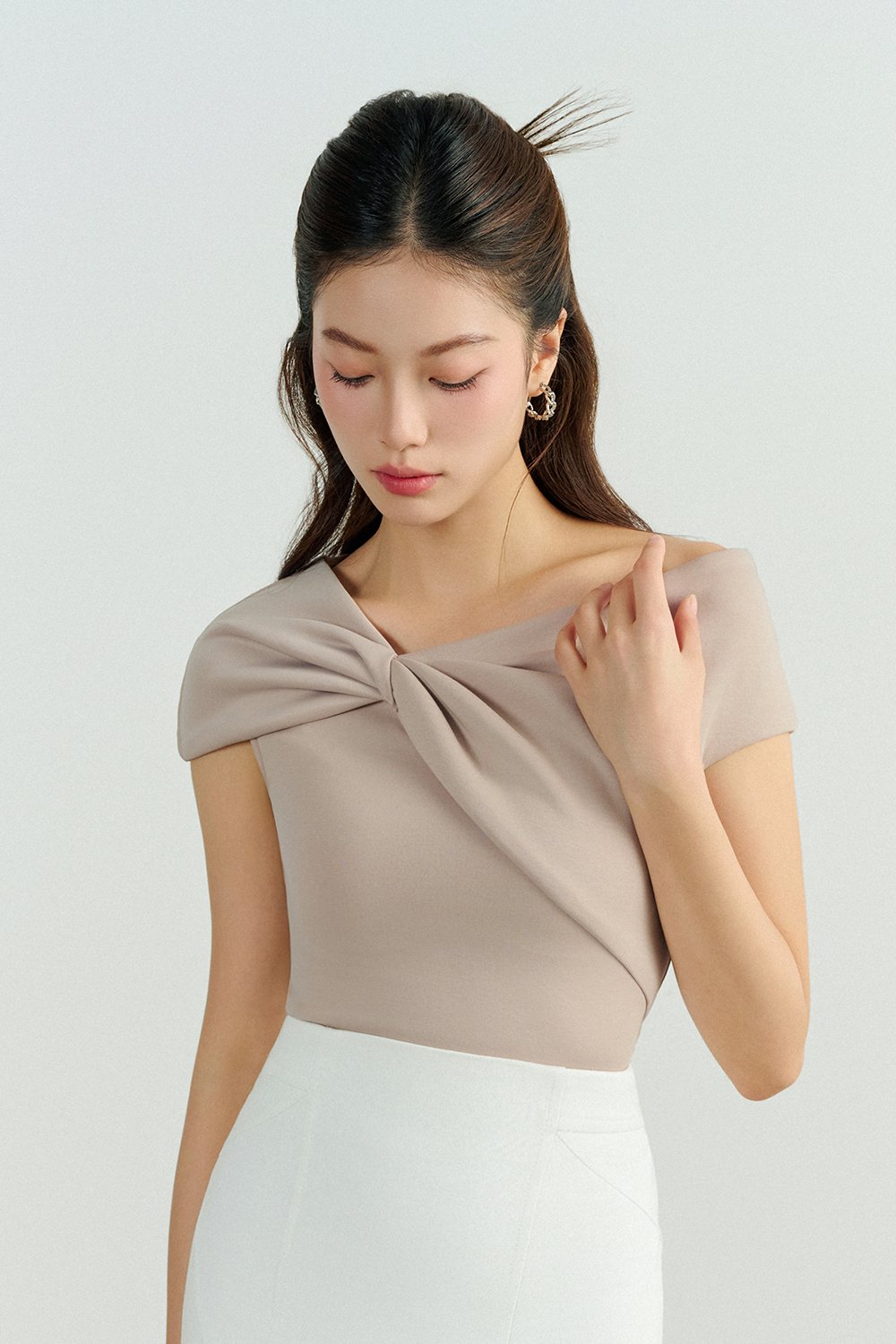 Ruelle Ribbon Off Shoulder Top in Gardenia