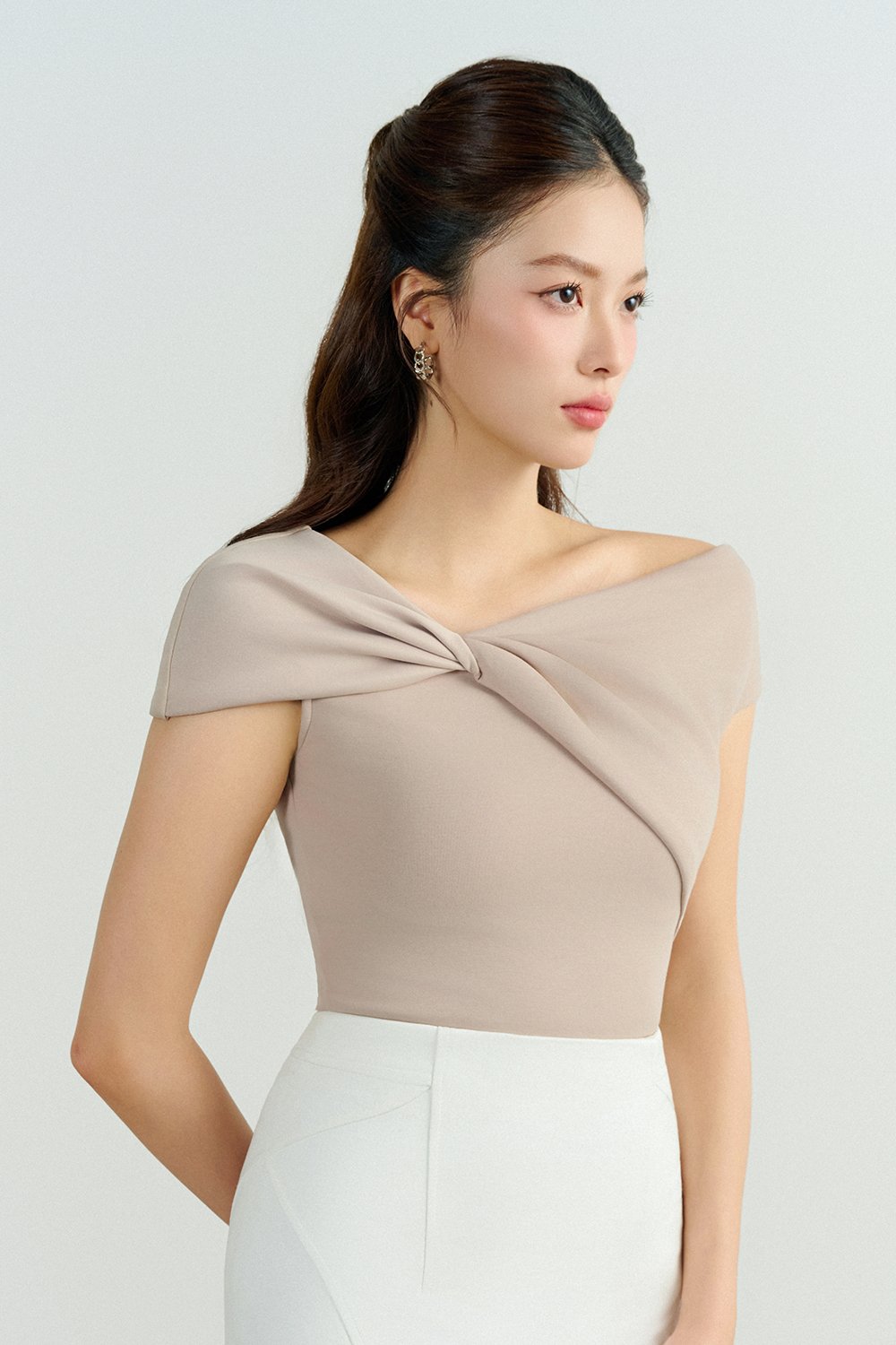 Ruelle Ribbon Off Shoulder Top in Gardenia