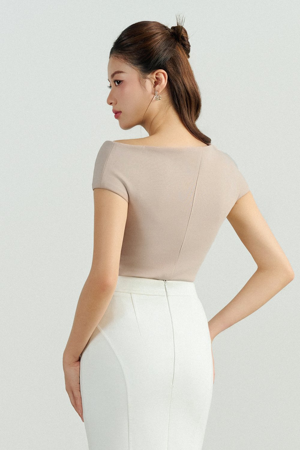 Ruelle Ribbon Off Shoulder Top in Gardenia