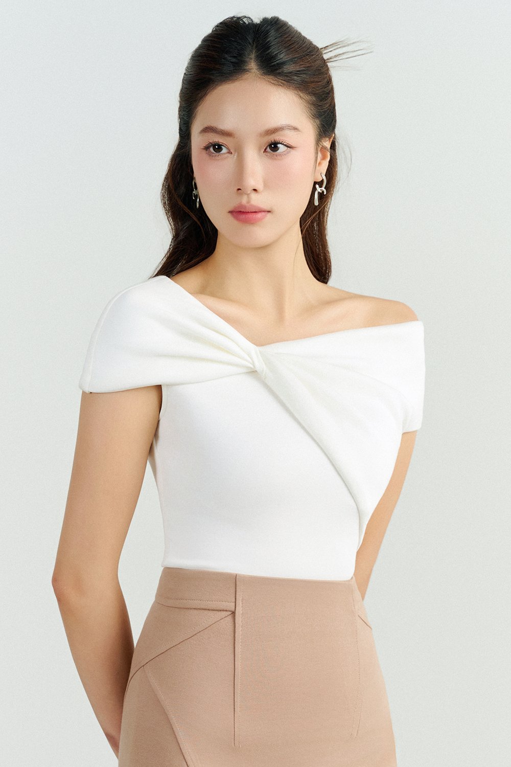 Ruelle Ribbon Off Shoulder Top in Iconic White