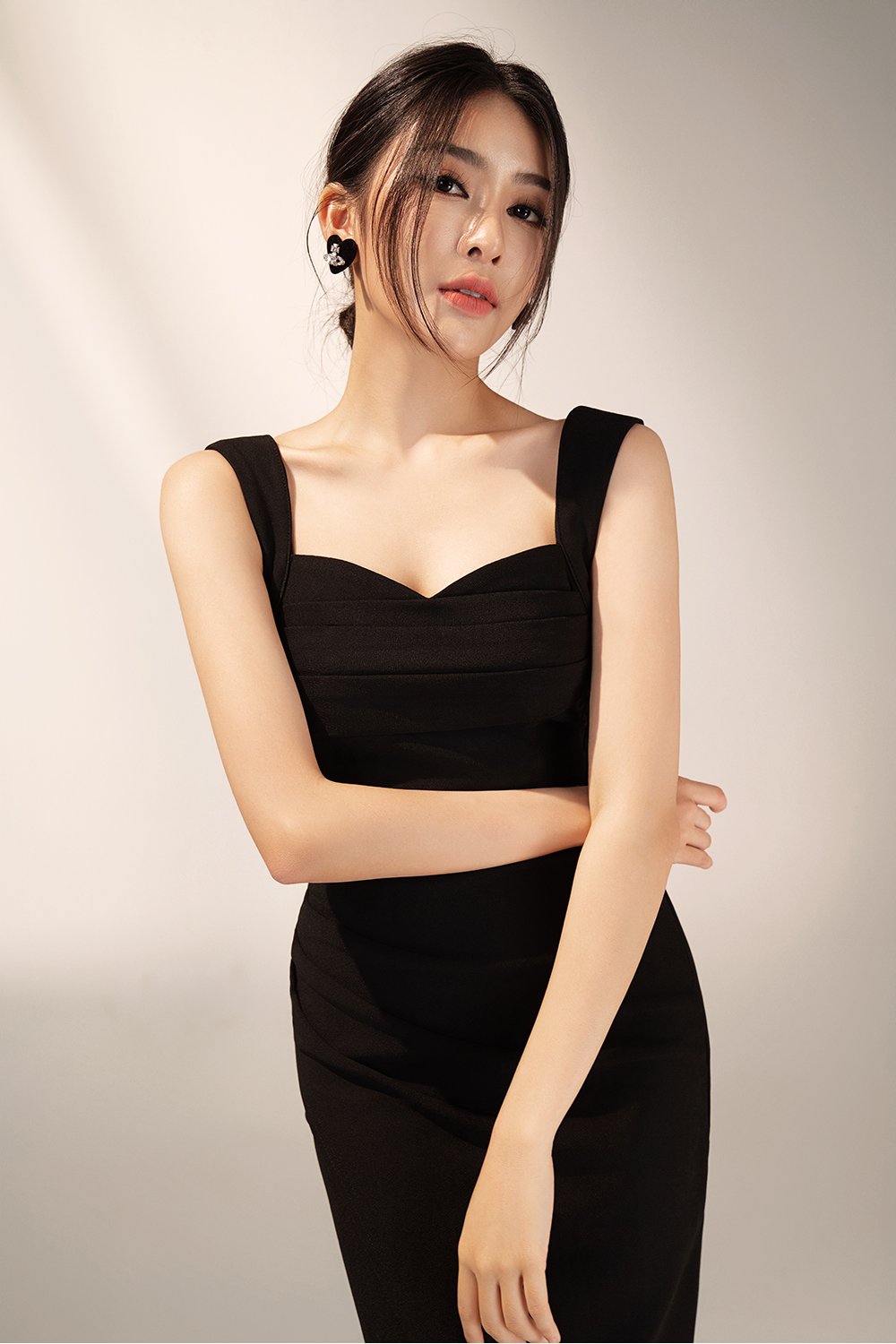 Trista Sweetheart Cropped Top in Classic Black