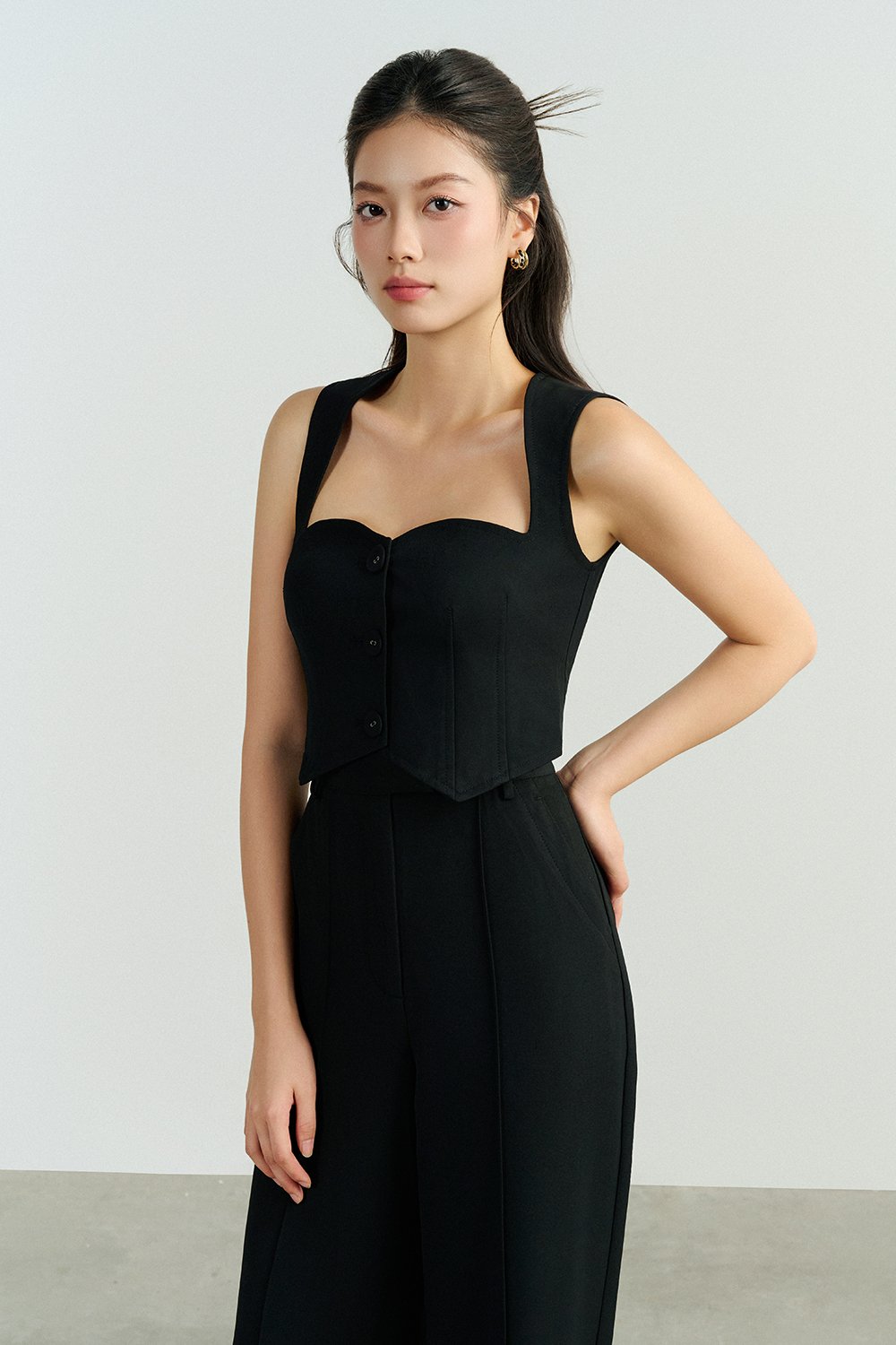 Vianne Straight Leg Pant in Classic Black