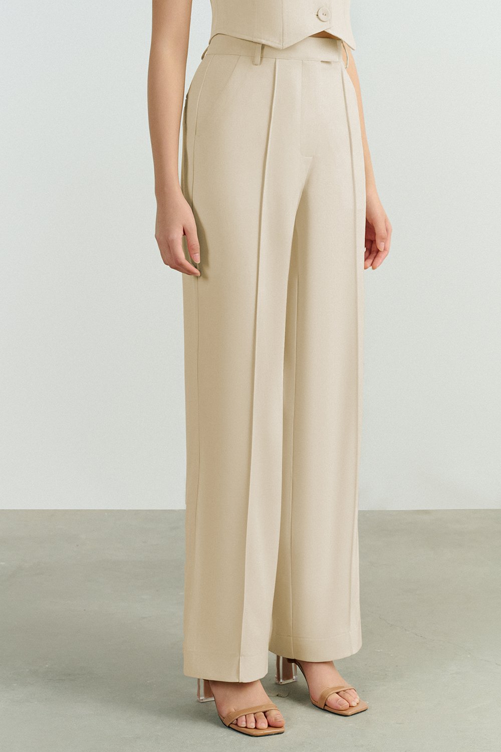 Vianne Straight Leg Pant in Light Cream