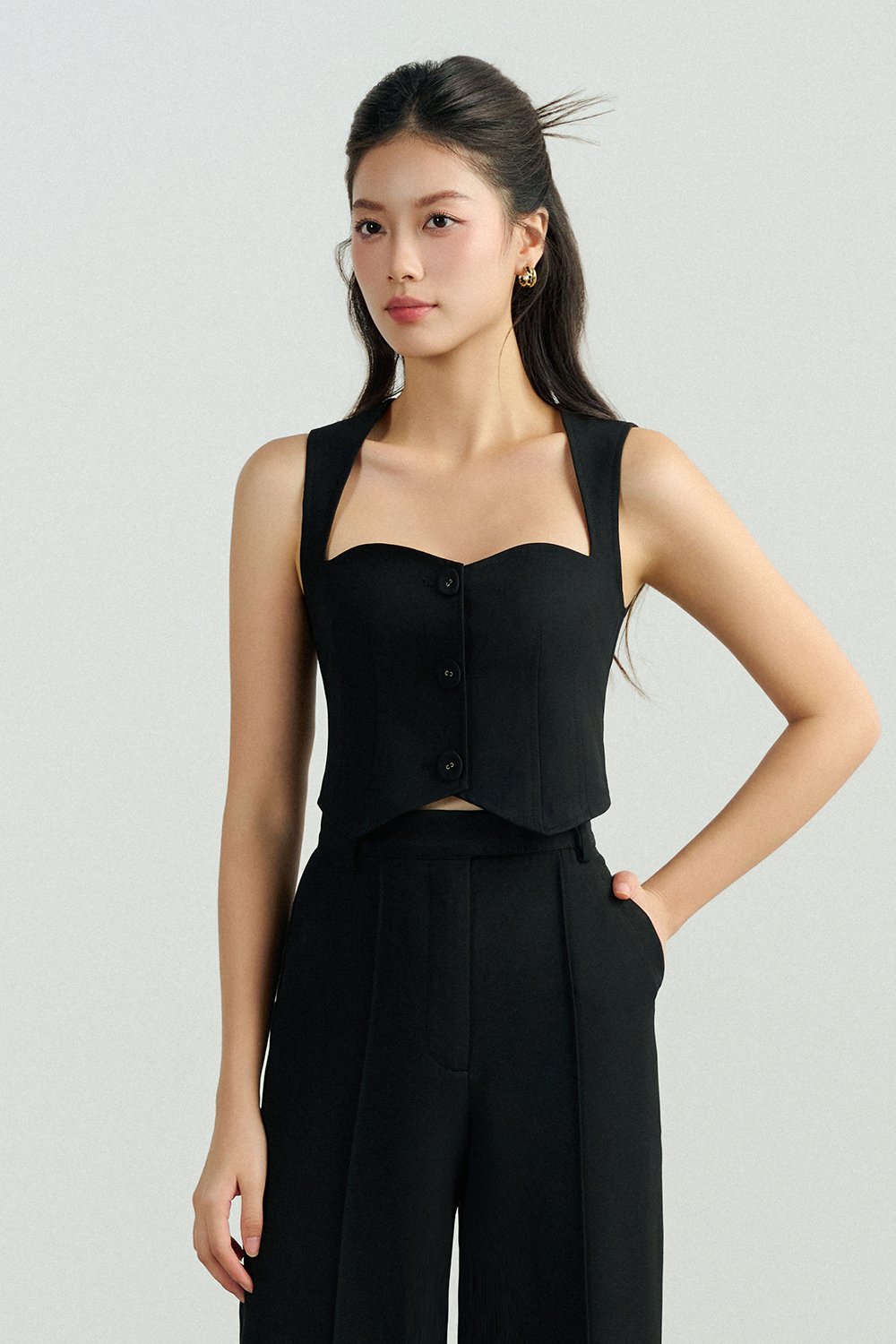 Vianne Vest Cropped Top in Classic Black