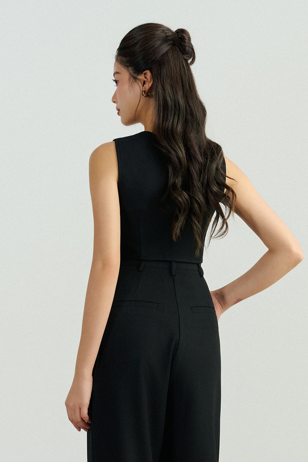 Vianne Vest Cropped Top in Classic Black