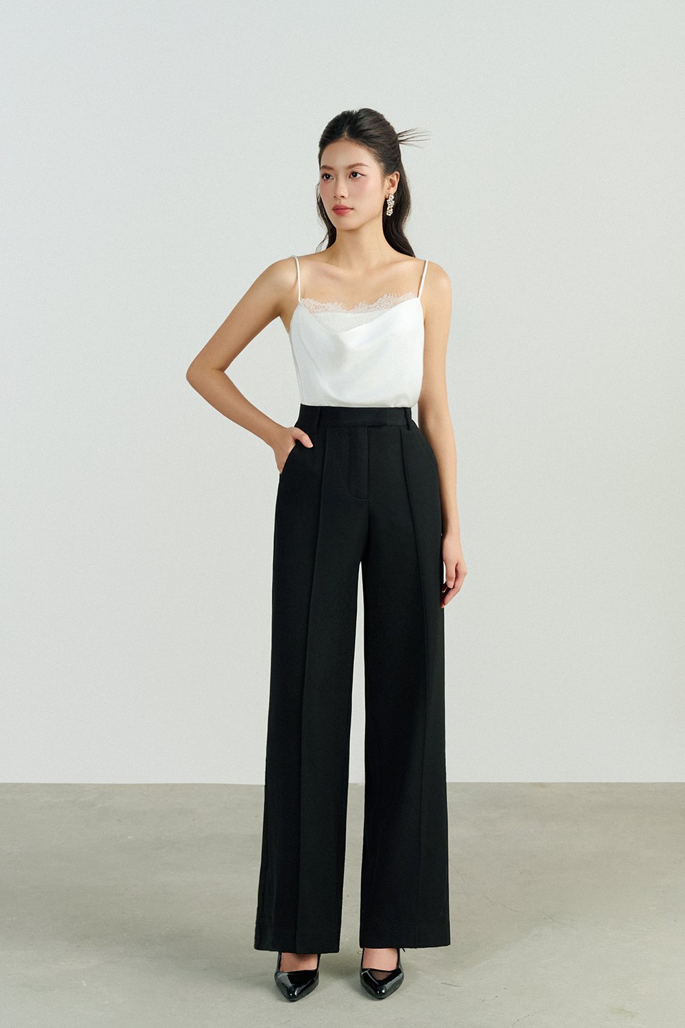 Vianne Straight Leg Pant in Classic Black