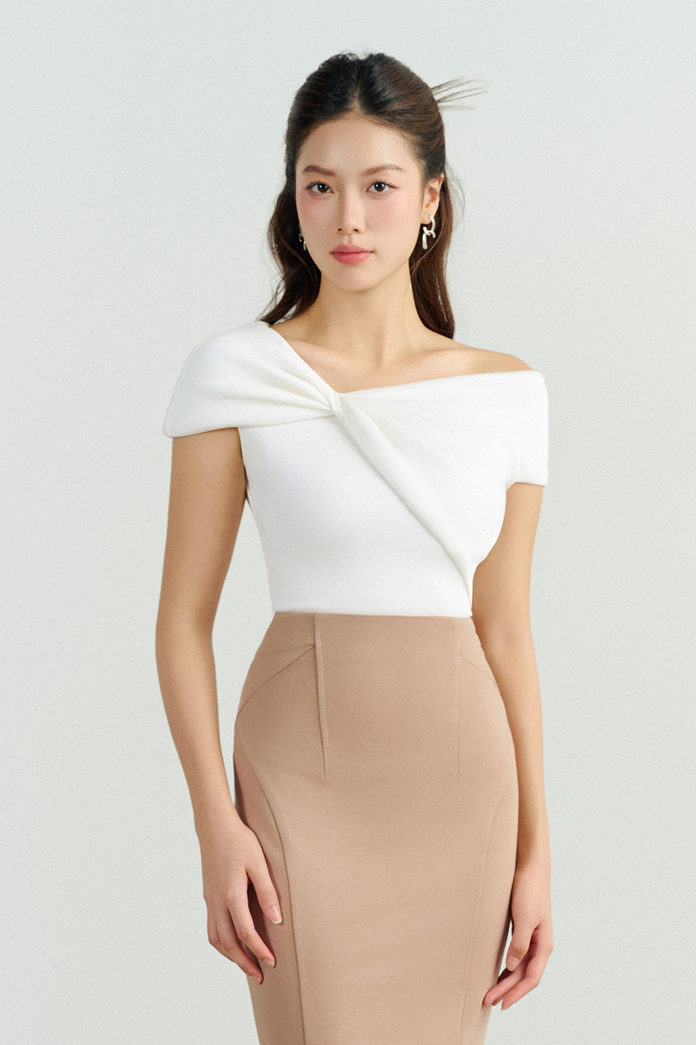 Ruelle Ribbon Off Shoulder Top in Iconic White | Chello