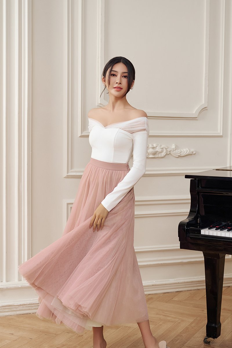 Celestine Padded 2-Way Long Sleeves Top in Iconic White