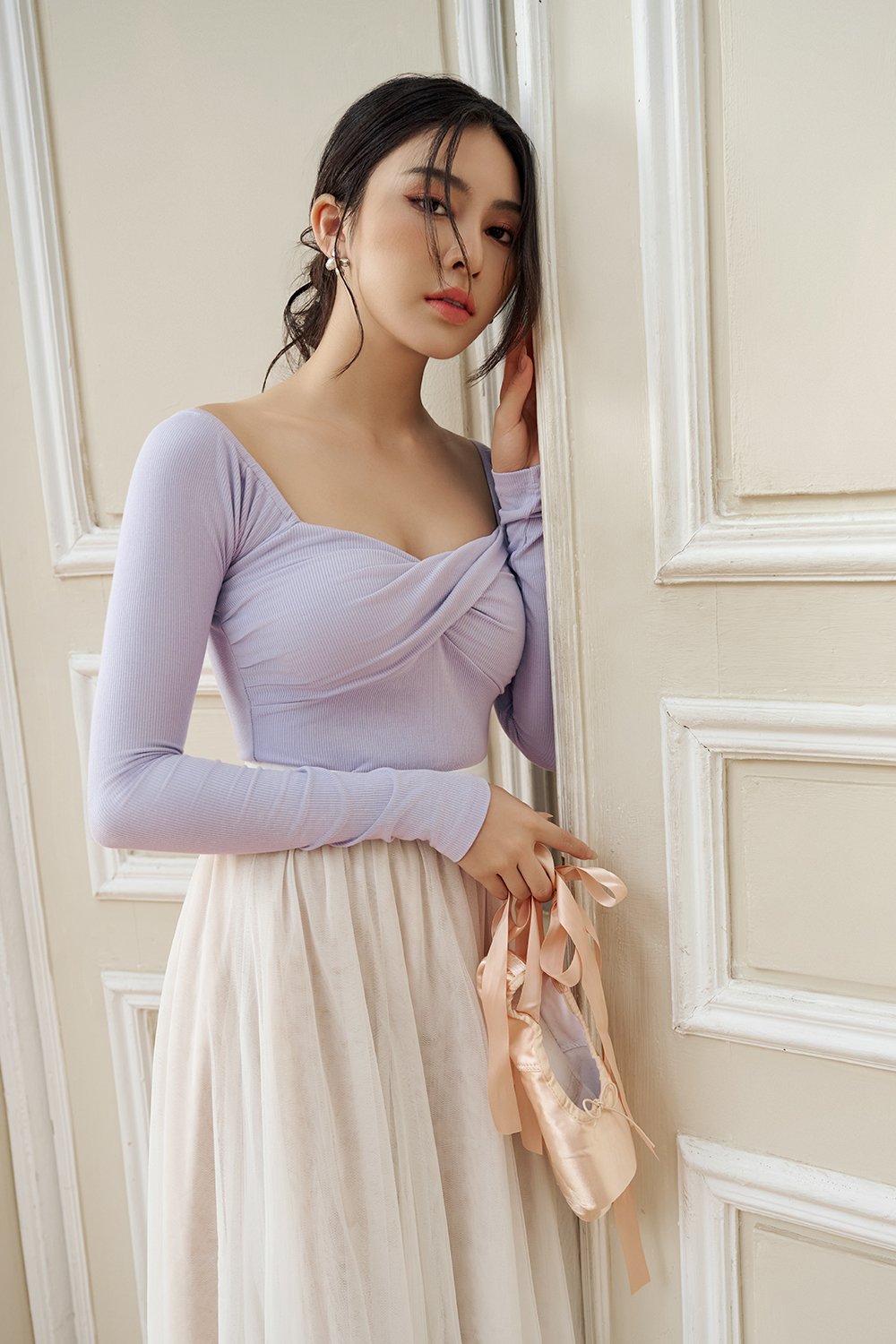 Elise&eacute; Twist Long Sleeves Top in Lavender Bliss