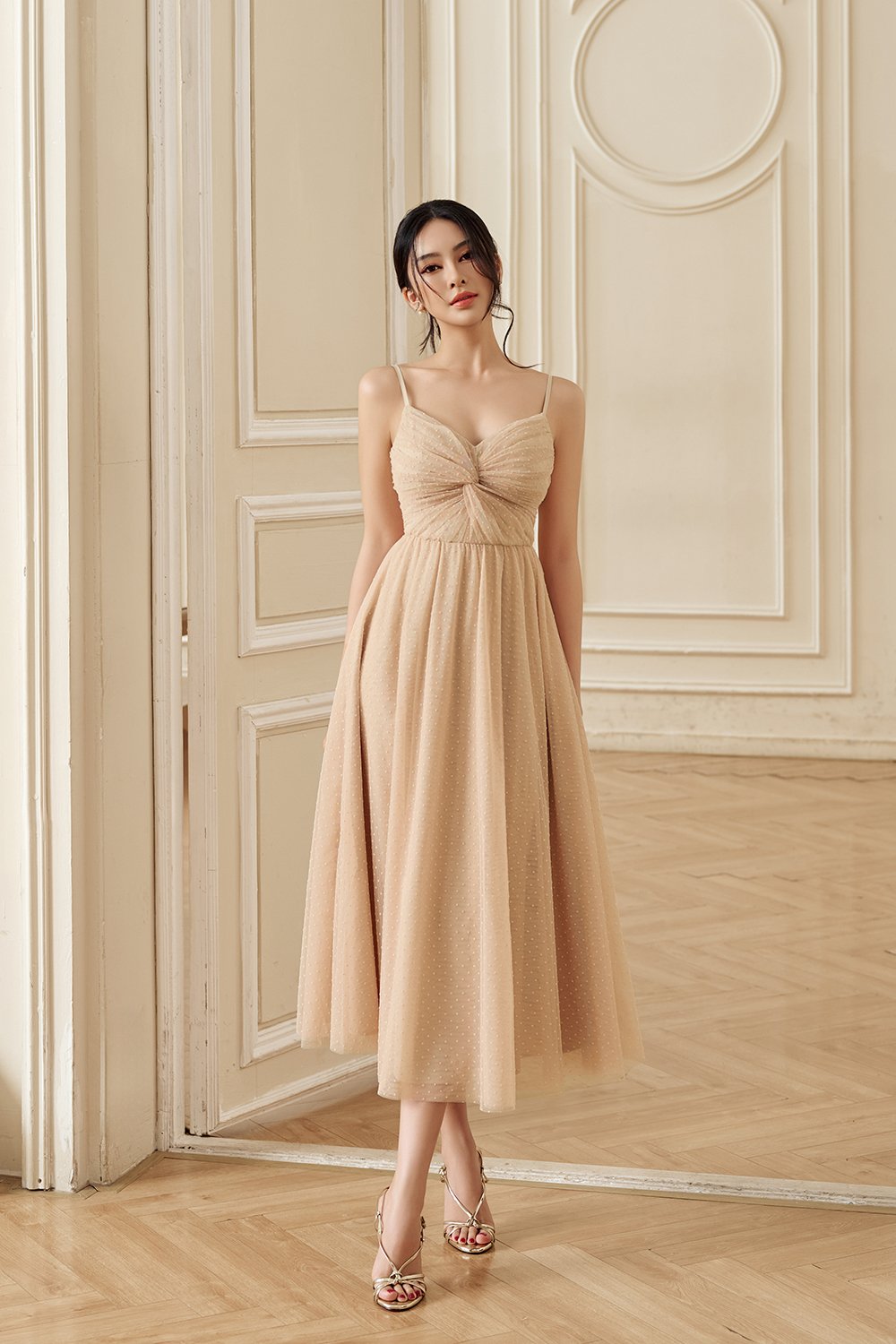 Enchant&eacute; Padded Twist Tulle Midi Dress in Golden Dusk