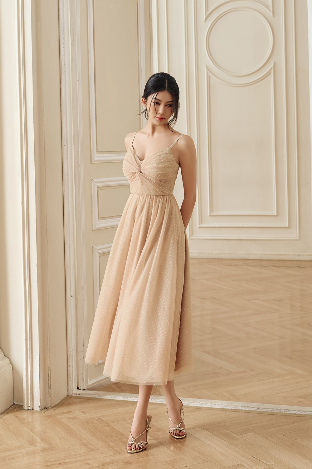 Enchant&eacute; Padded Twist Tulle Midi Dress in Golden Dusk