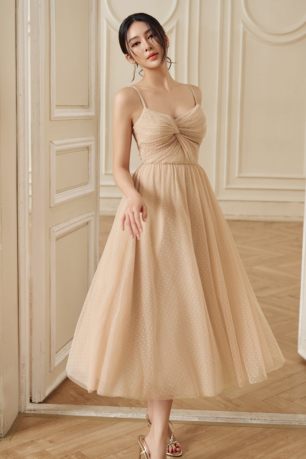 Enchant&eacute; Padded Twist Tulle Midi Dress in Golden Dusk