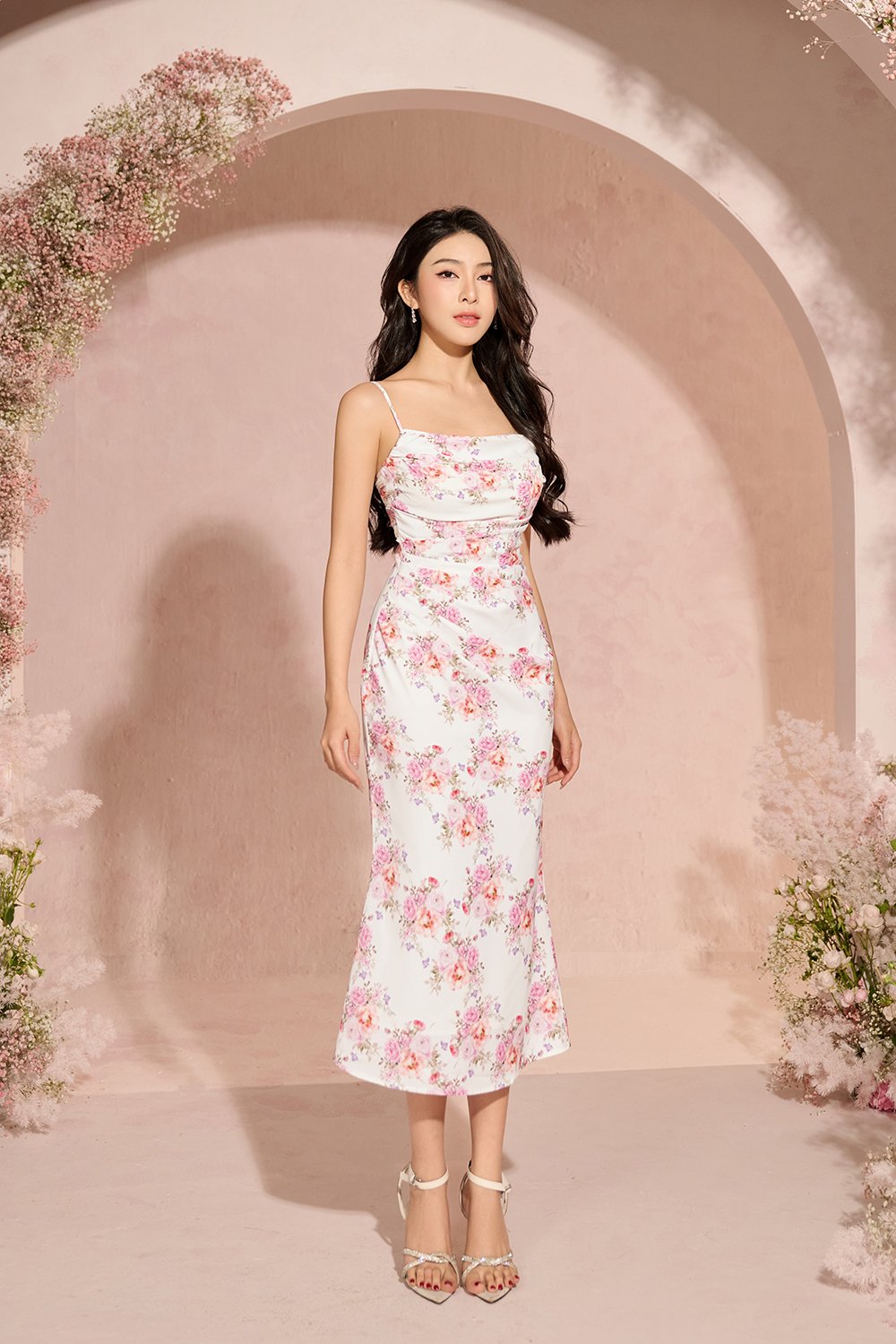 Keren Pleated Twist Back Padded Dress in White Rosette Garden