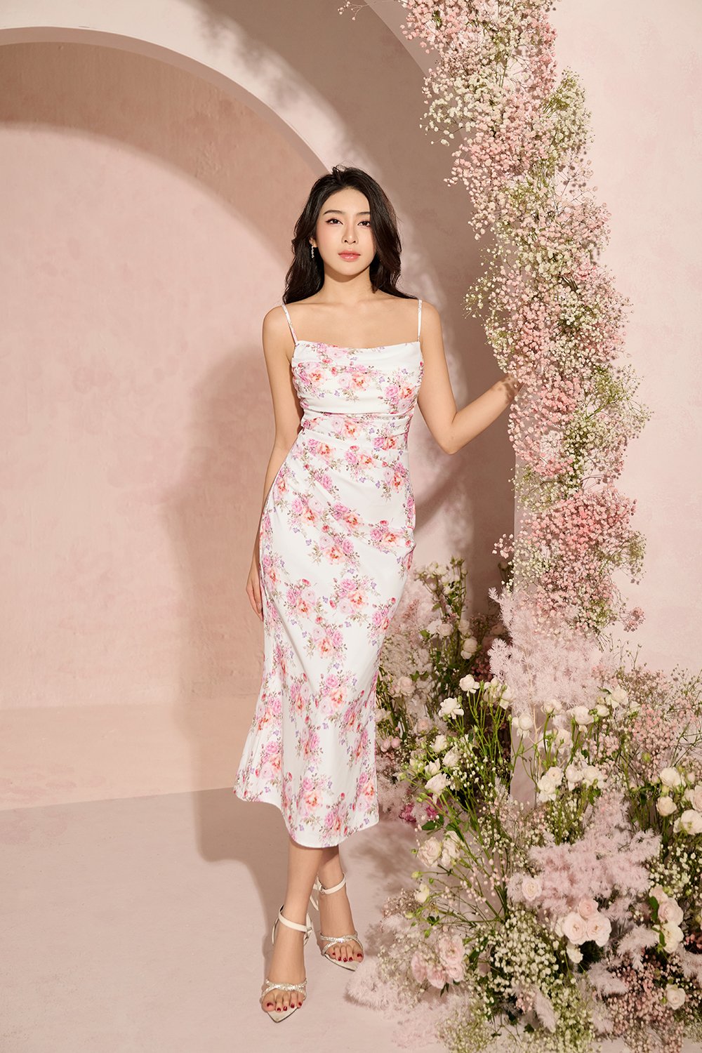 Keren Pleated Twist Back Padded Dress in White Rosette Garden