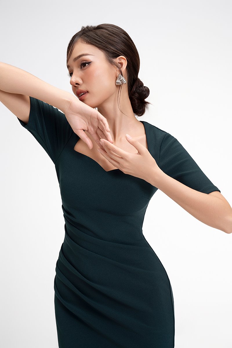 Ayla Padded Sweetheart Short Sleeve Dress in Emerald Green