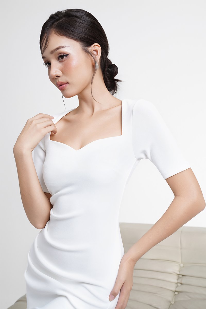 Ayla Padded Sweetheart Short Sleeve Dress in Iconic White