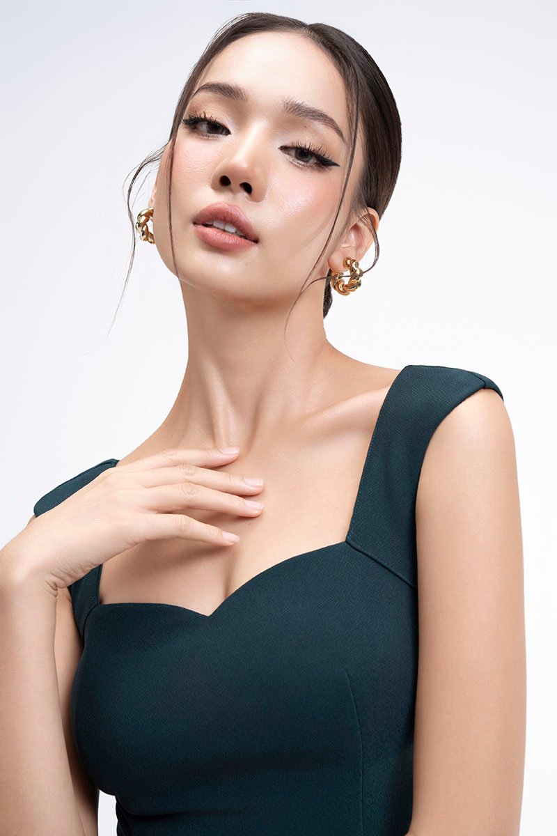 Eliana Padded Sweetheart Cap Sleeves Top in Emerald Green